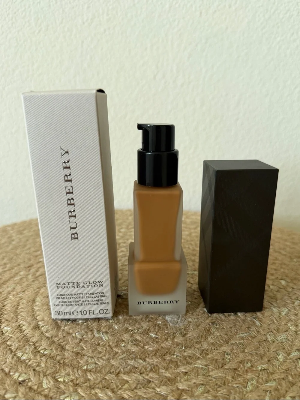 Burberry Matte Glow Foundation Dark Warm No. 120